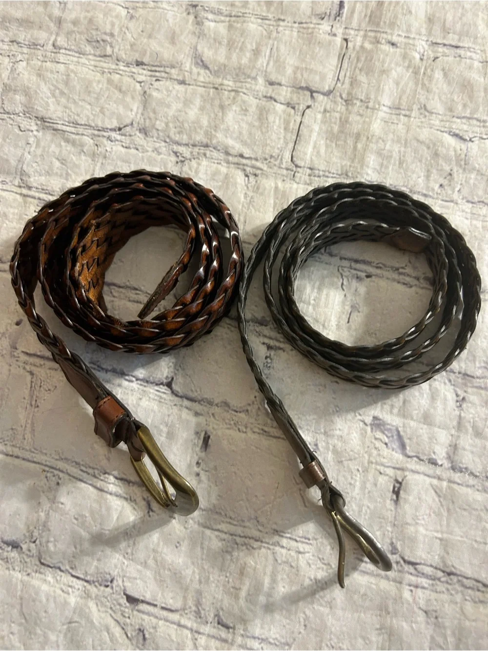 VINTAGE LOT OF (2) BROWN LEATHER BRAIDED BRASS BUCKLE MENS BELTS SIZE VTG 40